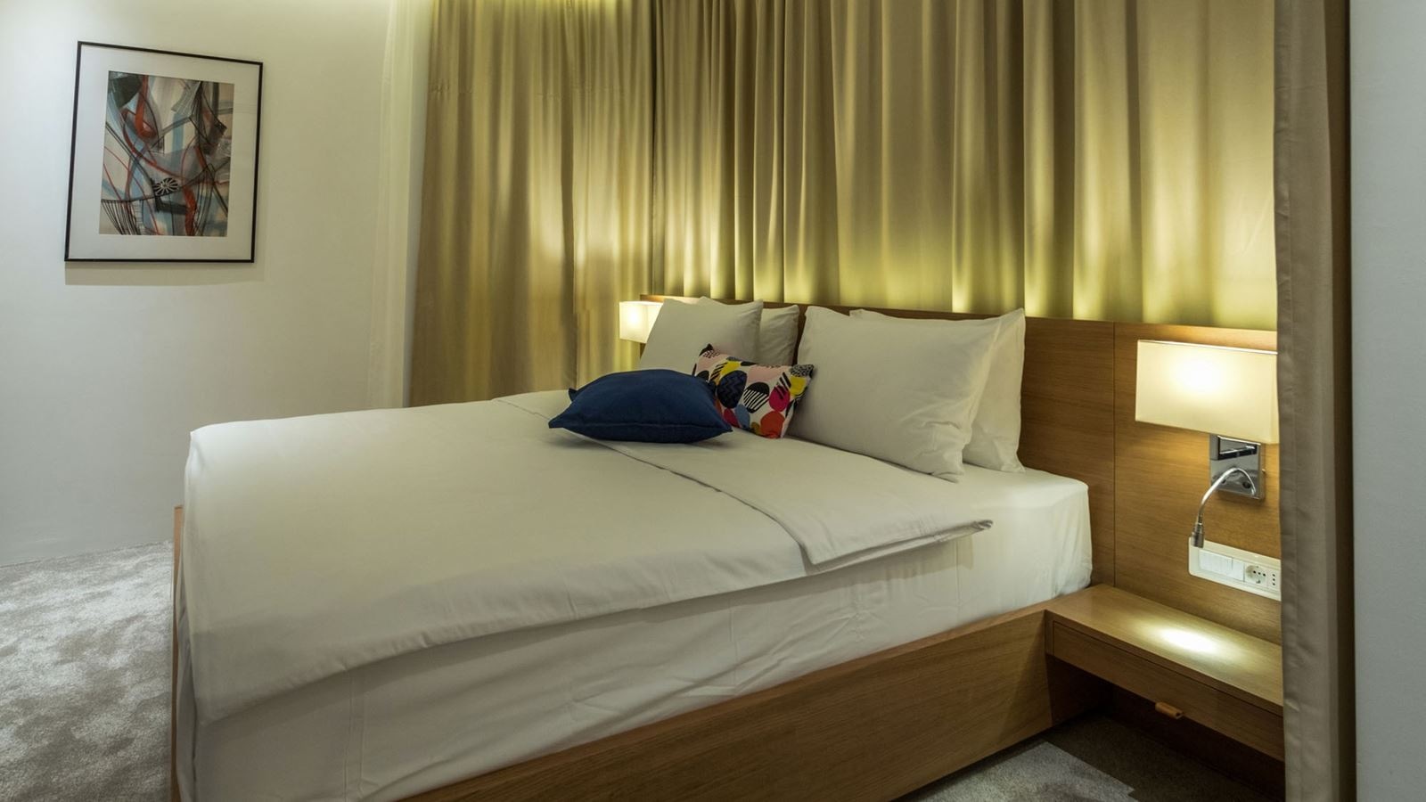 rooms-superior-room-partial-sea-view-balcony