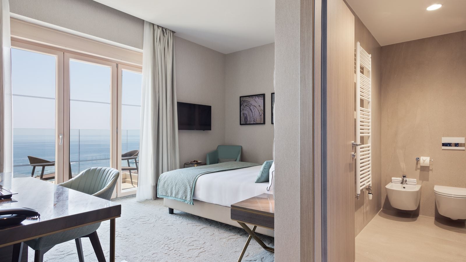 rooms-deluxe-room-sea-view