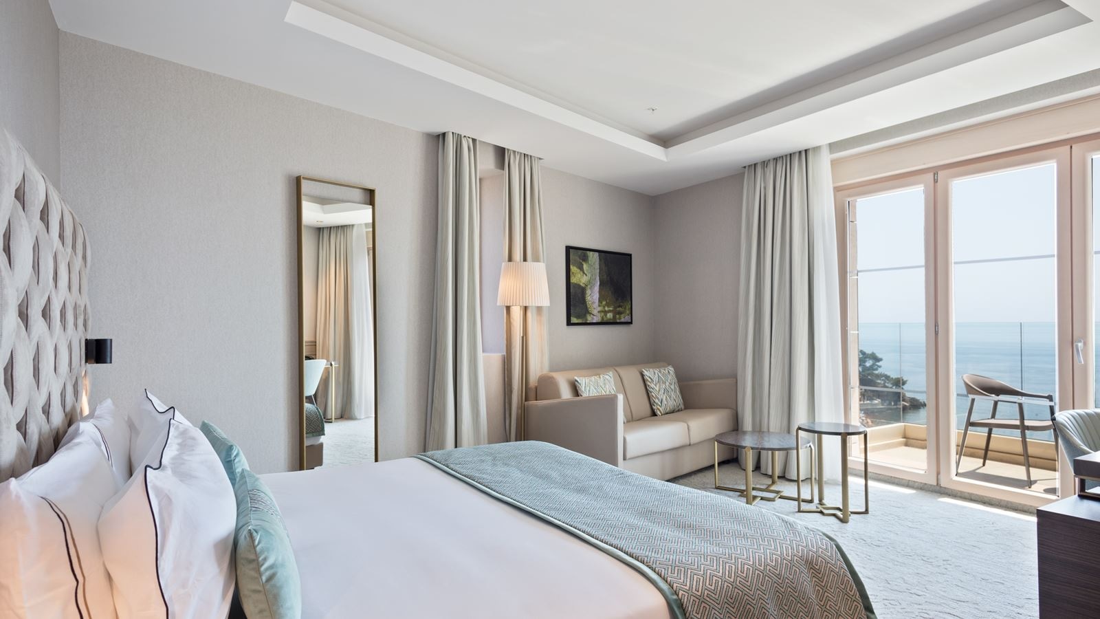 rooms-deluxe-room-sea-view