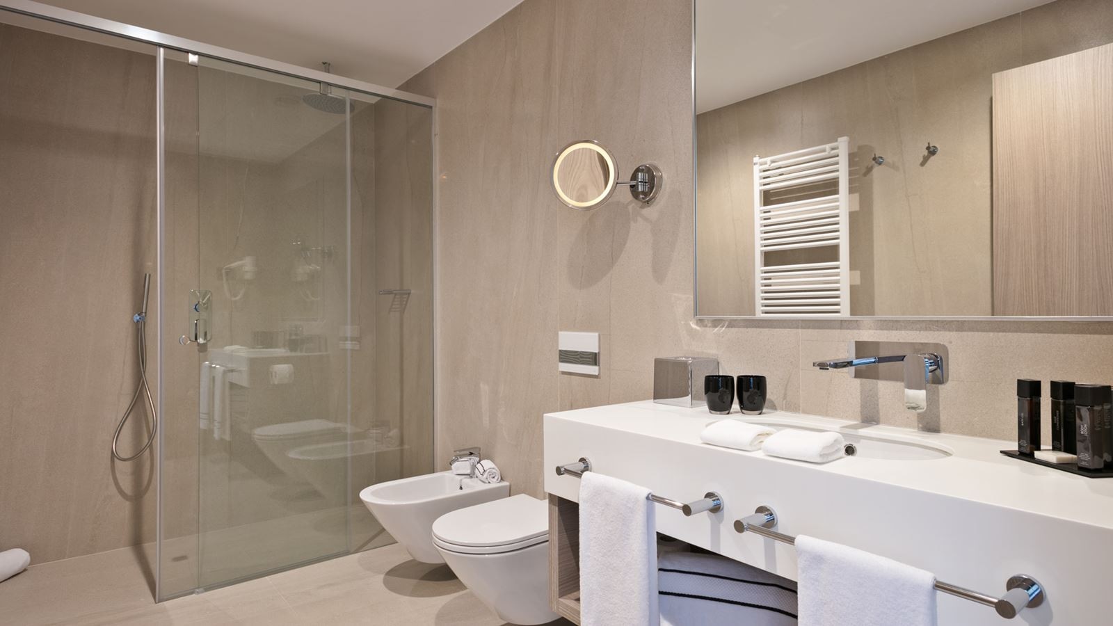 rooms-junior-suite-city-view