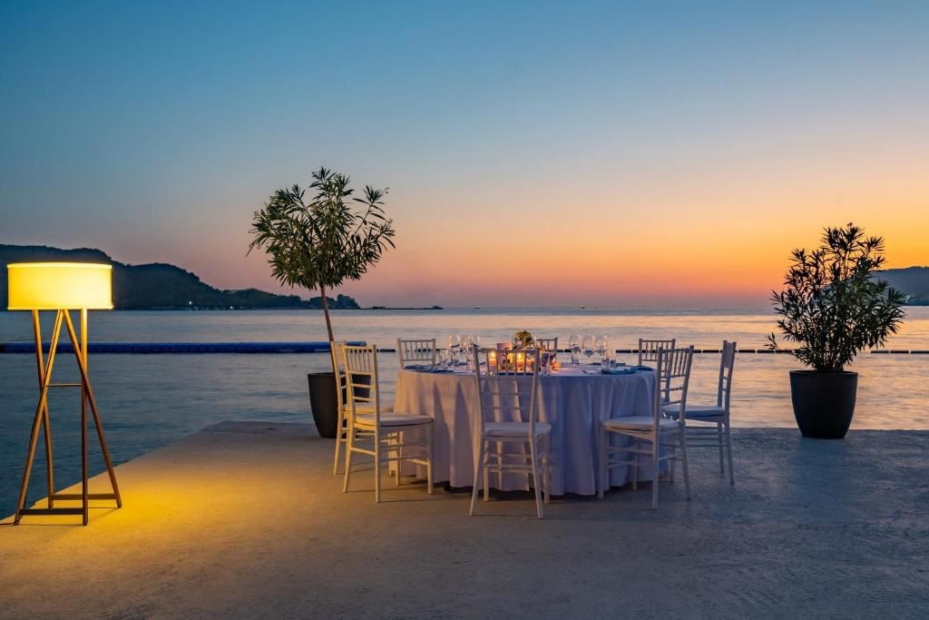 restaurants-restaurants