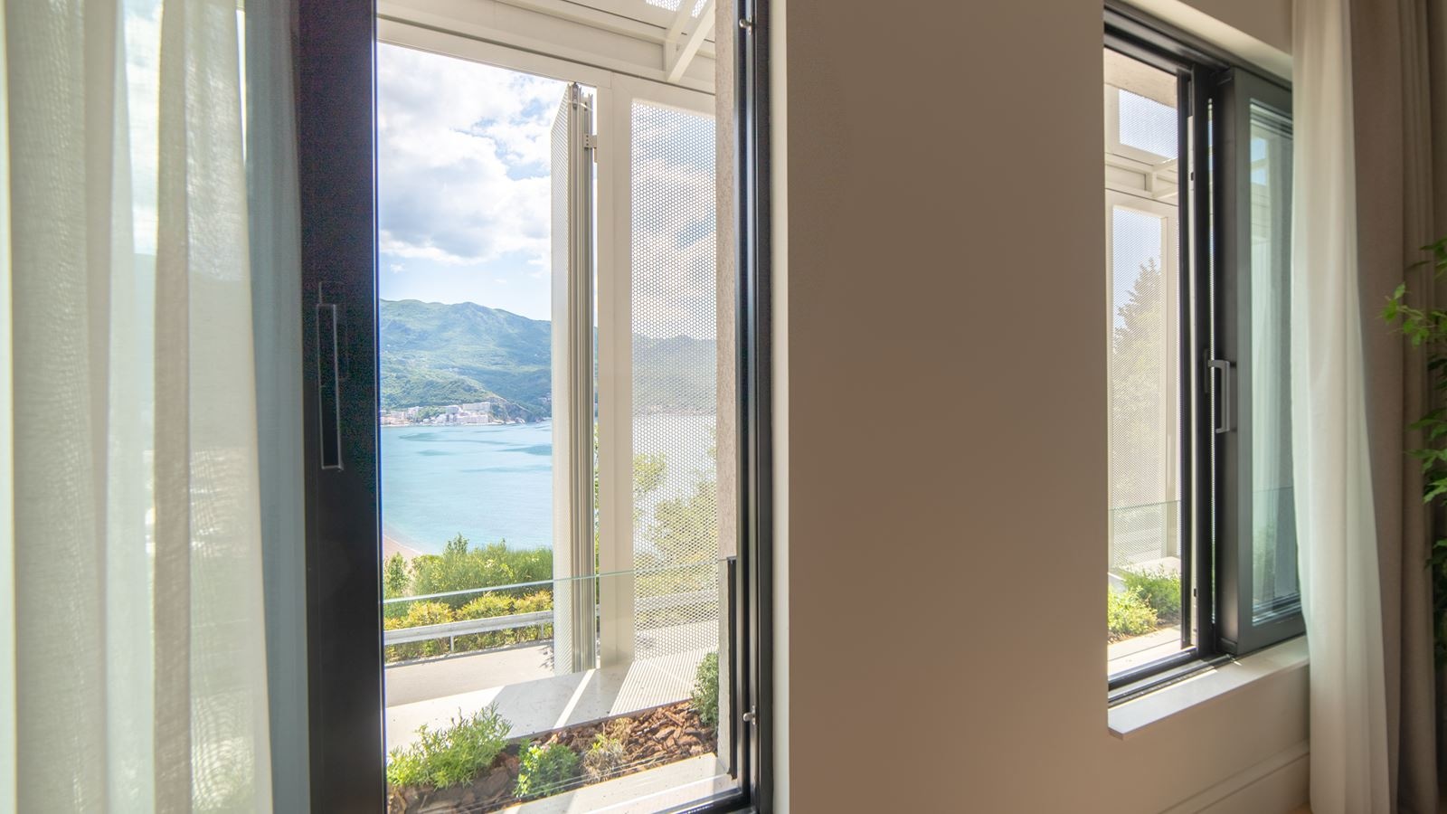 rooms-deluxe-room-sea-view