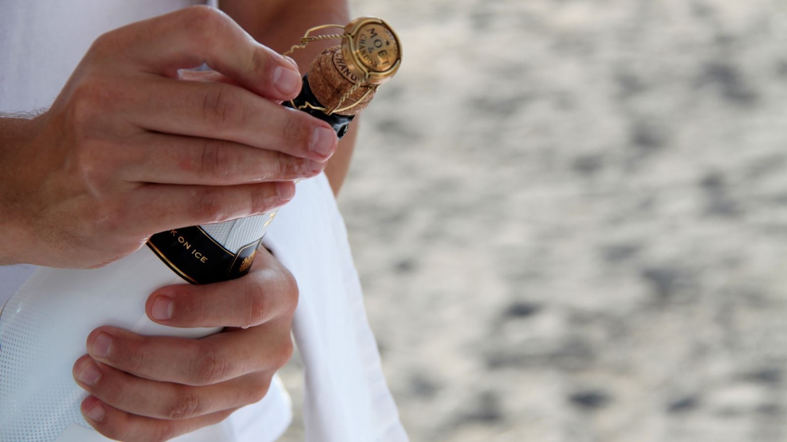 bars-beach-bar--moët-and-chandon-beach-bar