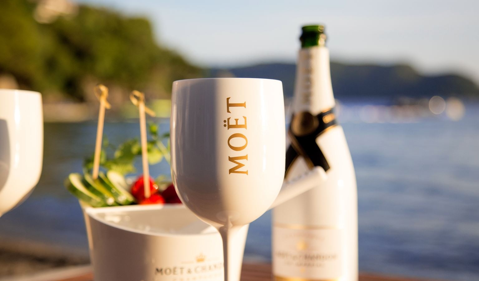 bars-beach-bar--moët-and-chandon-beach-bar
