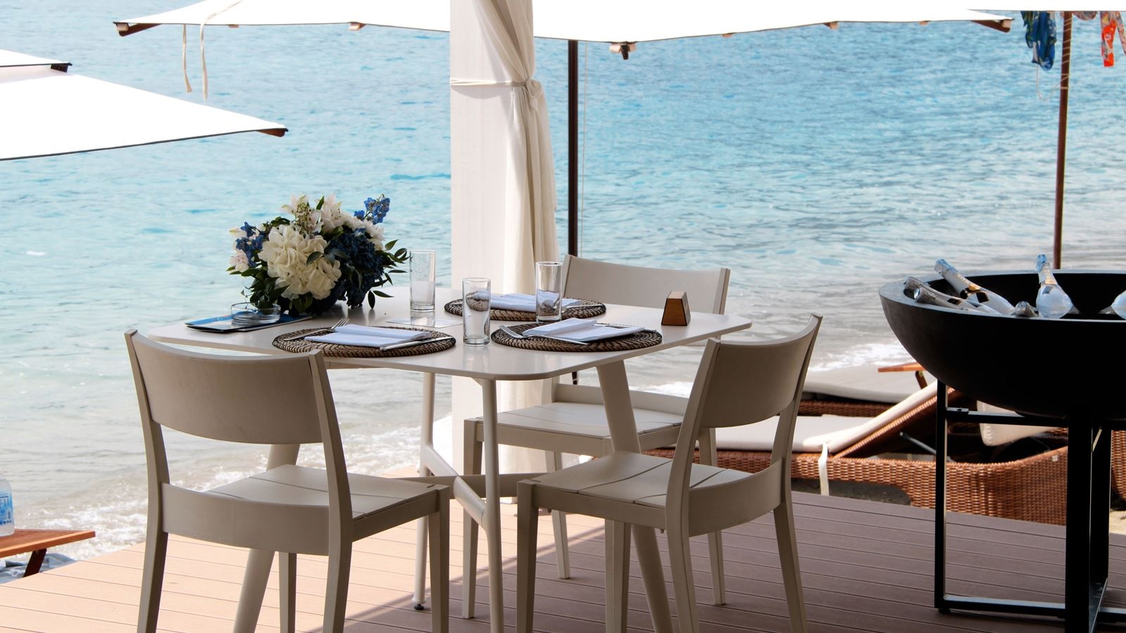 bars-beach-bar--moët-and-chandon-beach-bar