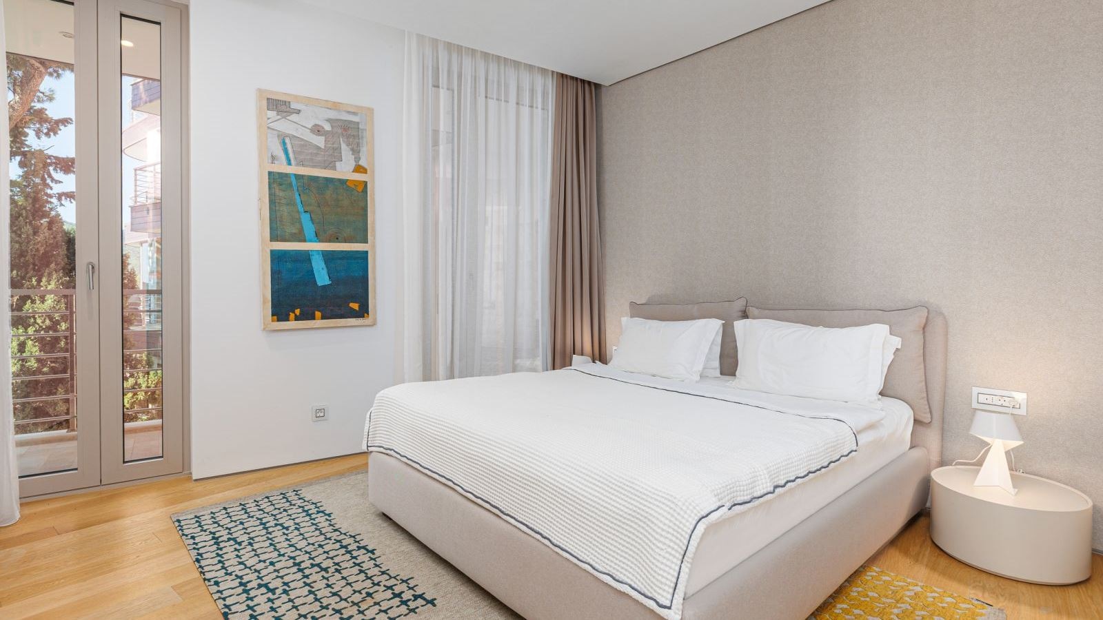 rooms-three-bedrooms-residence-sea-view-sunny-hill-line