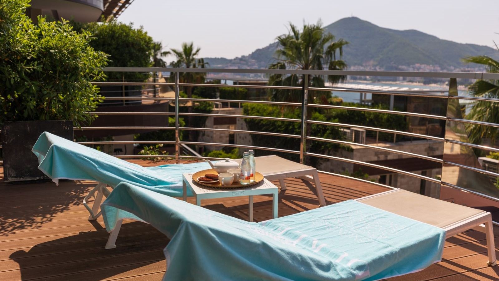 rooms-four-bedrooms-residence-garden-line