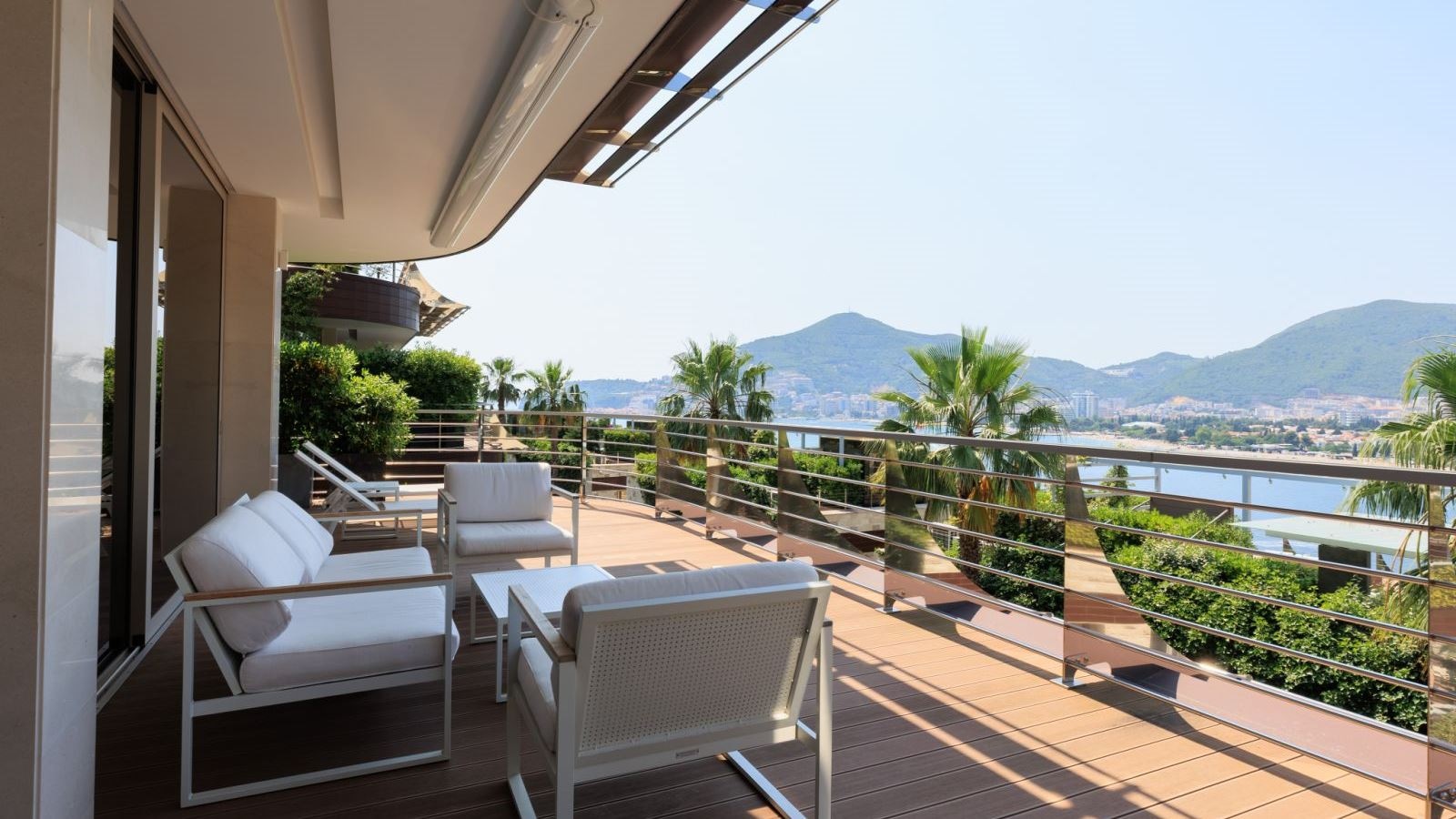 rooms-four-bedrooms-residence-garden-line