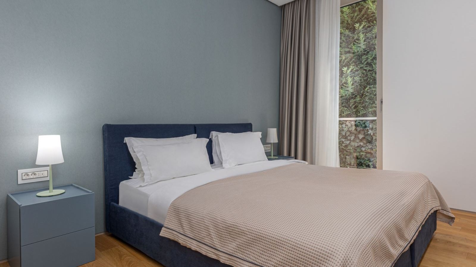 rooms-four-bedrooms-residence-garden-line