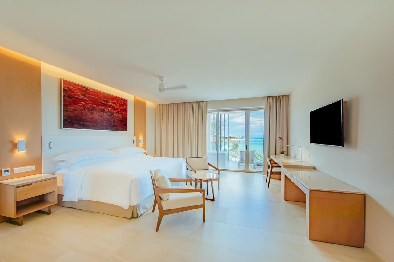 rooms-junior-suite-ocean-front-premium-level