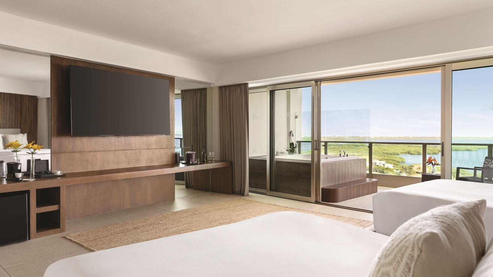 rooms-gran-master-suite-sunset-view-king