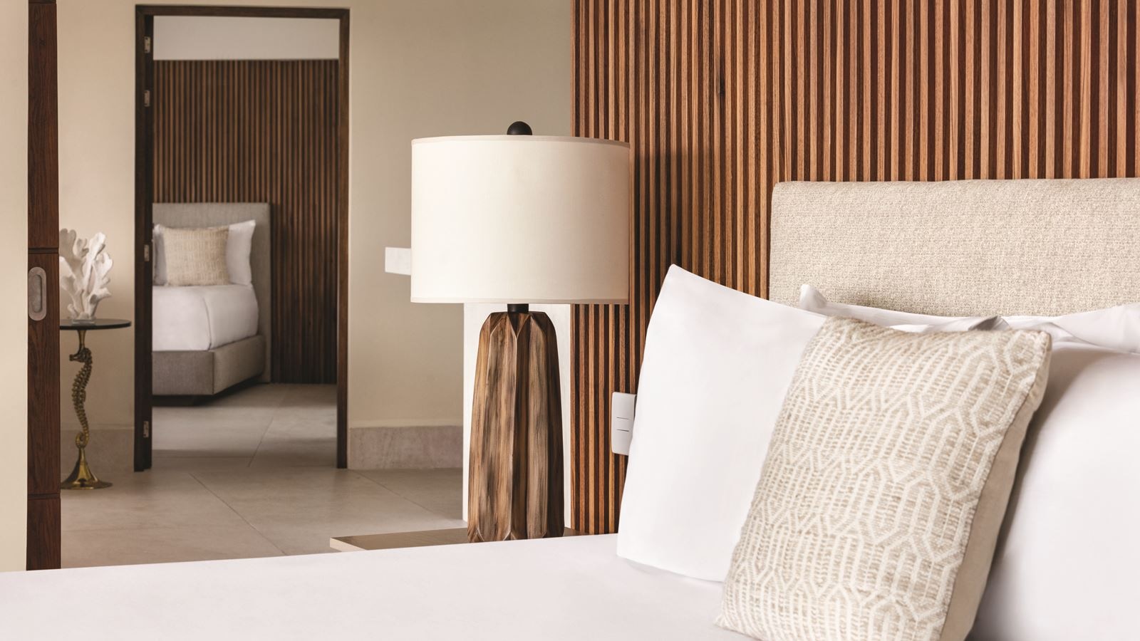 rooms-gran-master-suite-sunset-view-king