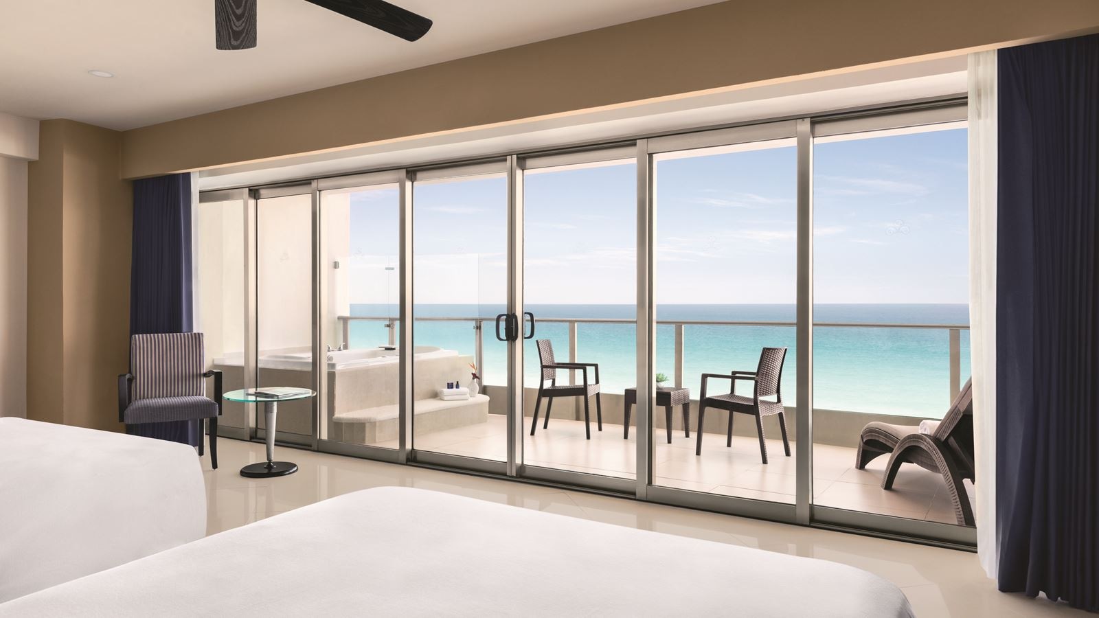 rooms-ocean-front-suite-double