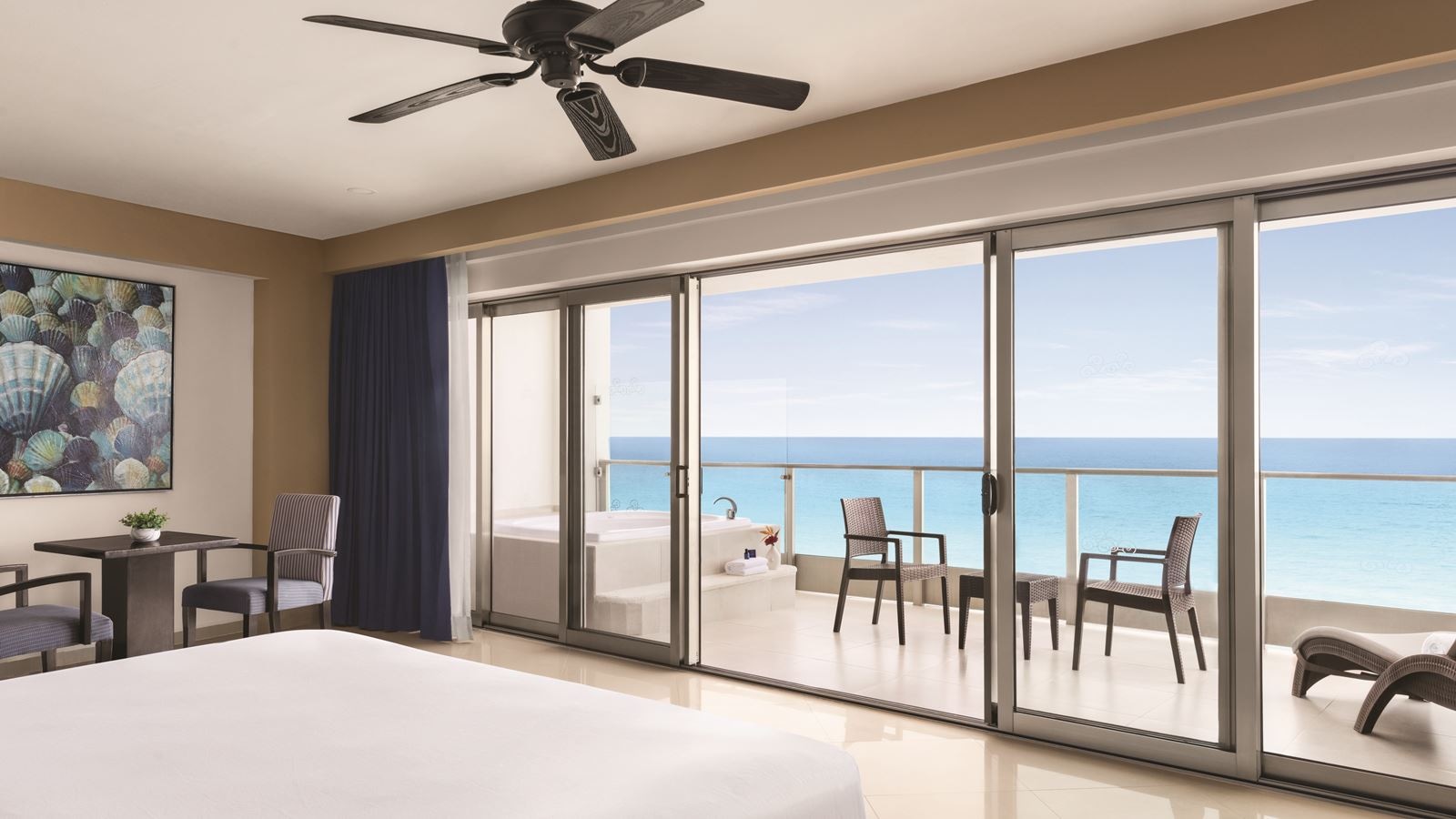 rooms-ocean-front-suite-king