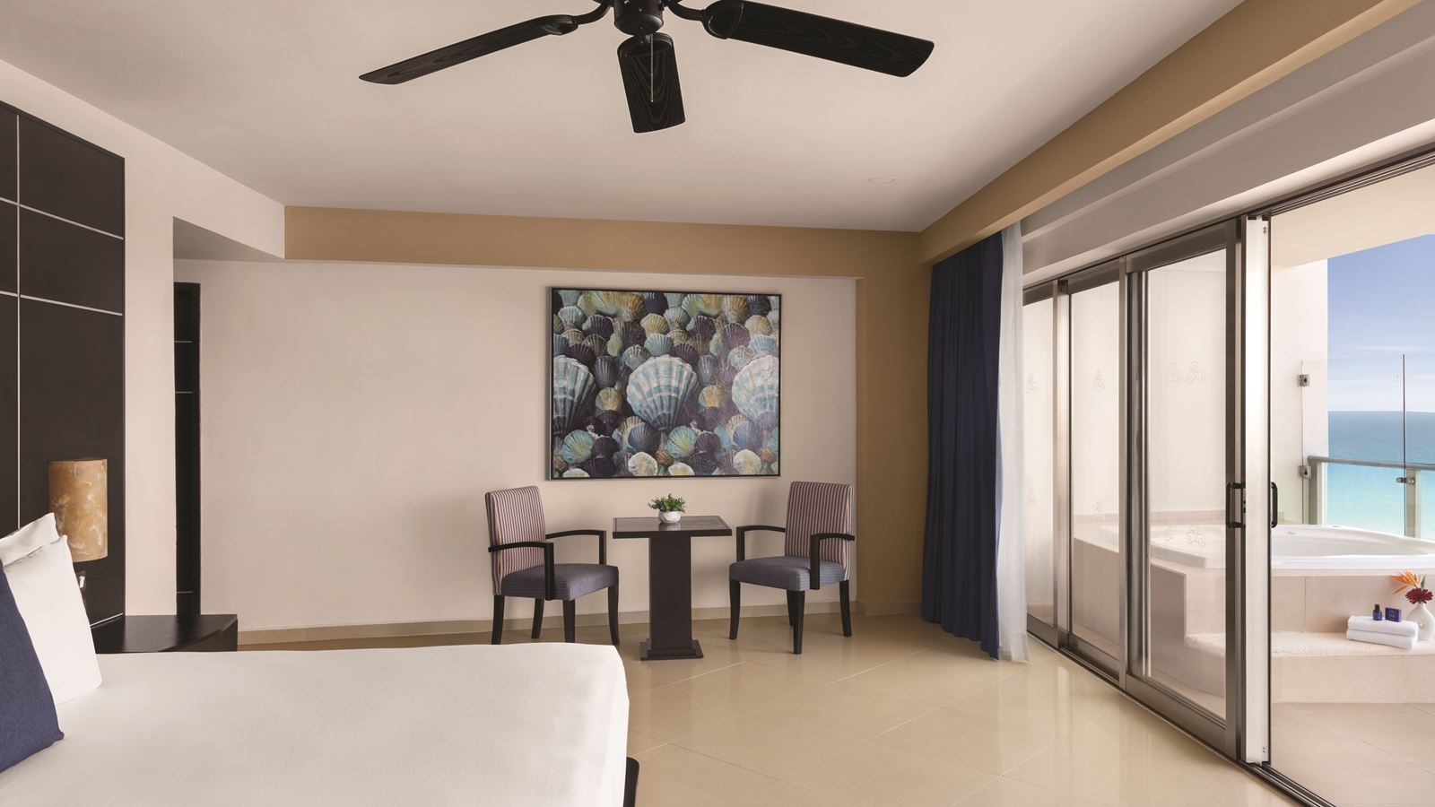 rooms-ocean-front-suite-king