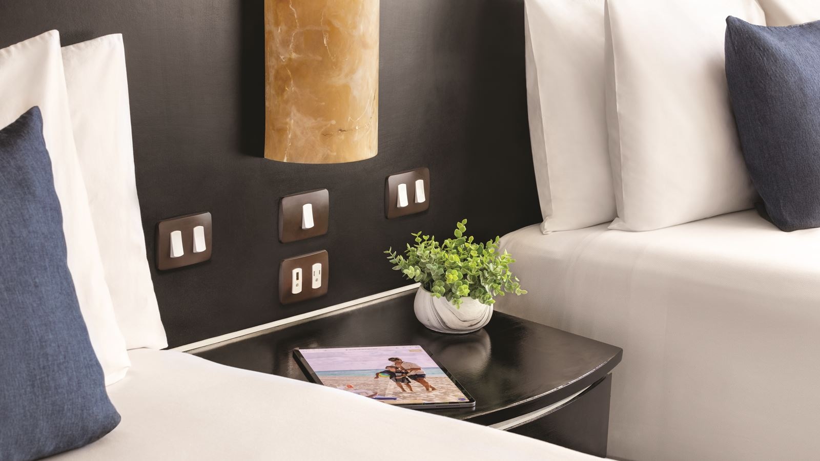 rooms-family-suit-double