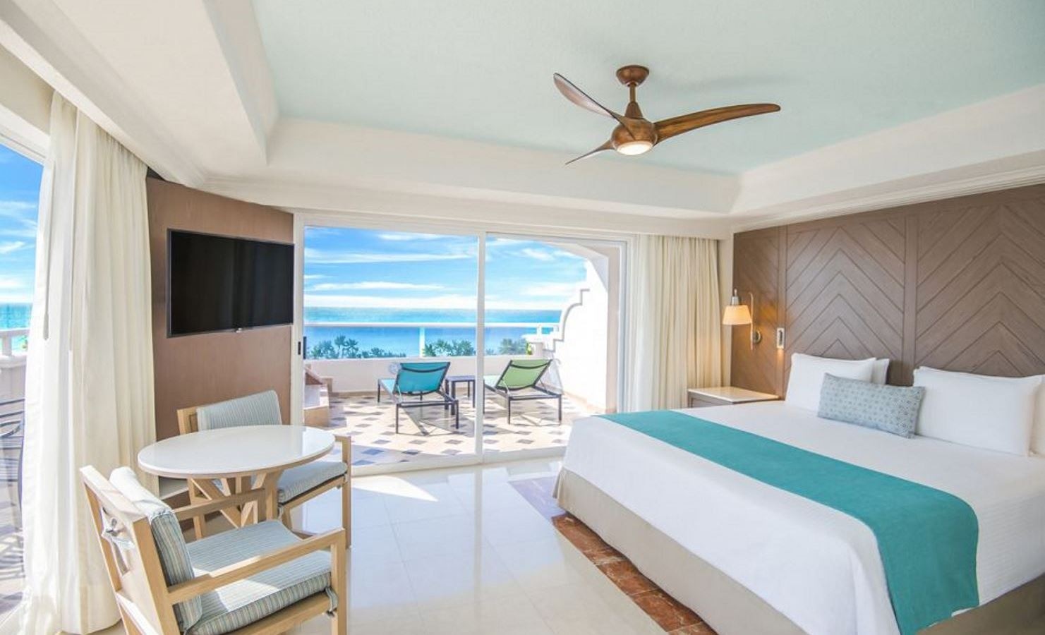 rooms-master-onebedroom-suite-oceanfront