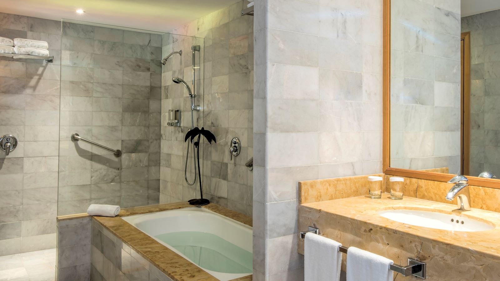 rooms-junior-suite-near-pool