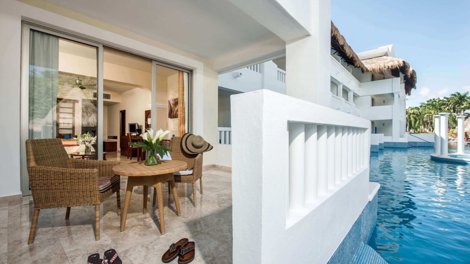 rooms-deluxe-junior-suite-swimout