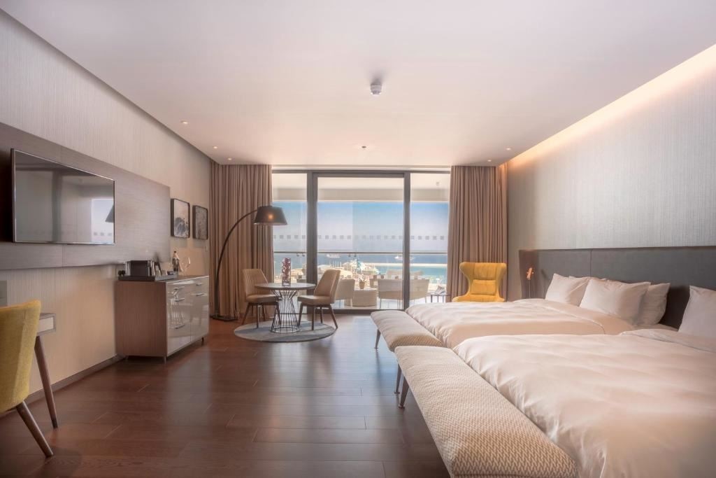 rooms-superior-familyroom-seaview-balcony-or-terrace