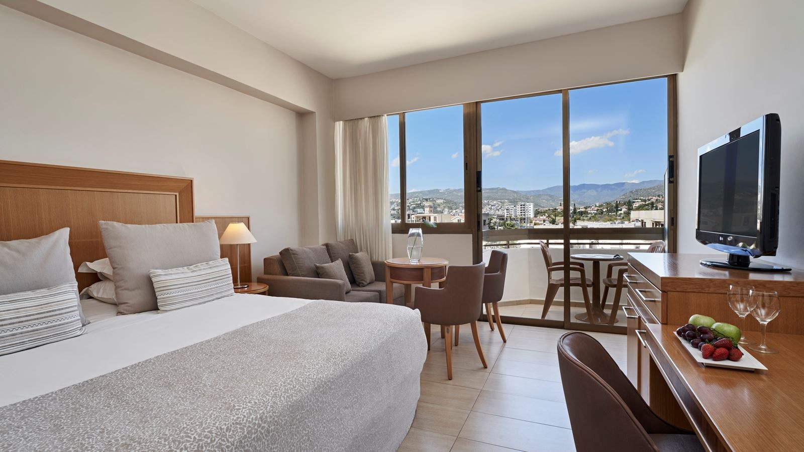 rooms-standard-family-room-balcony