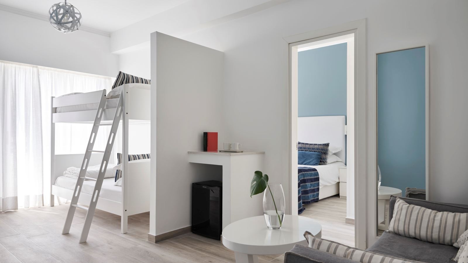 rooms-familysuite-balcony