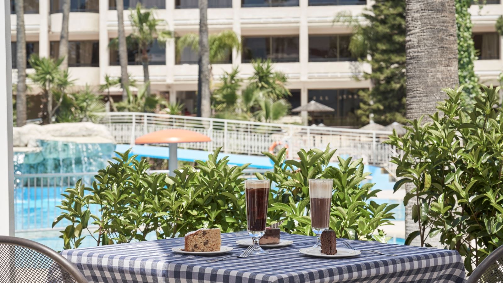 bars-poolside-snack-bar