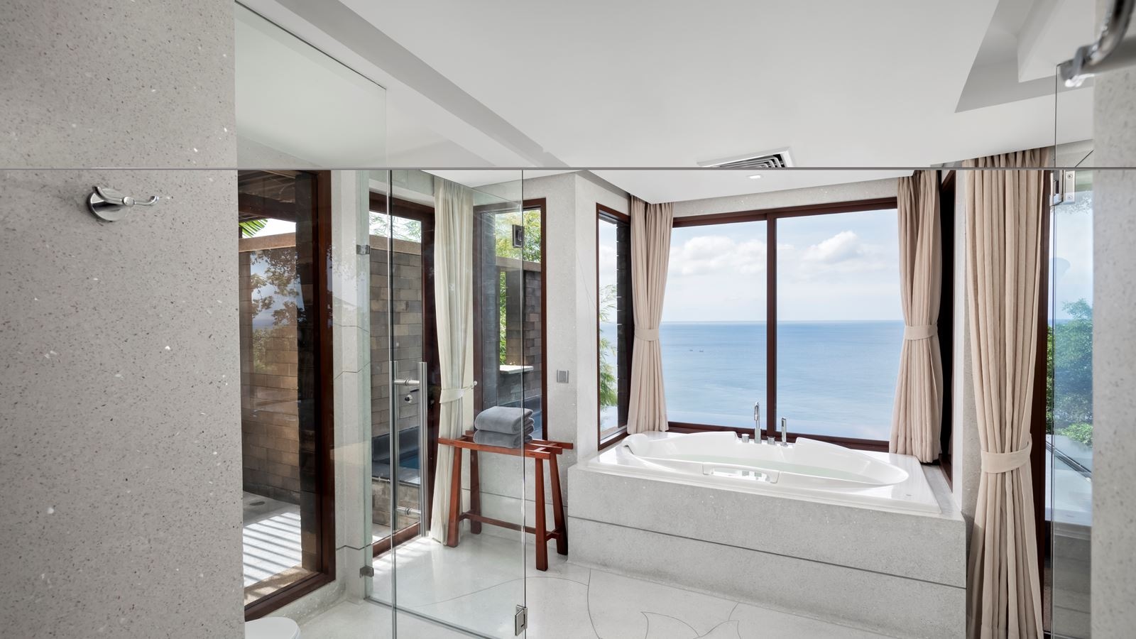 rooms-ocean-pool-suite