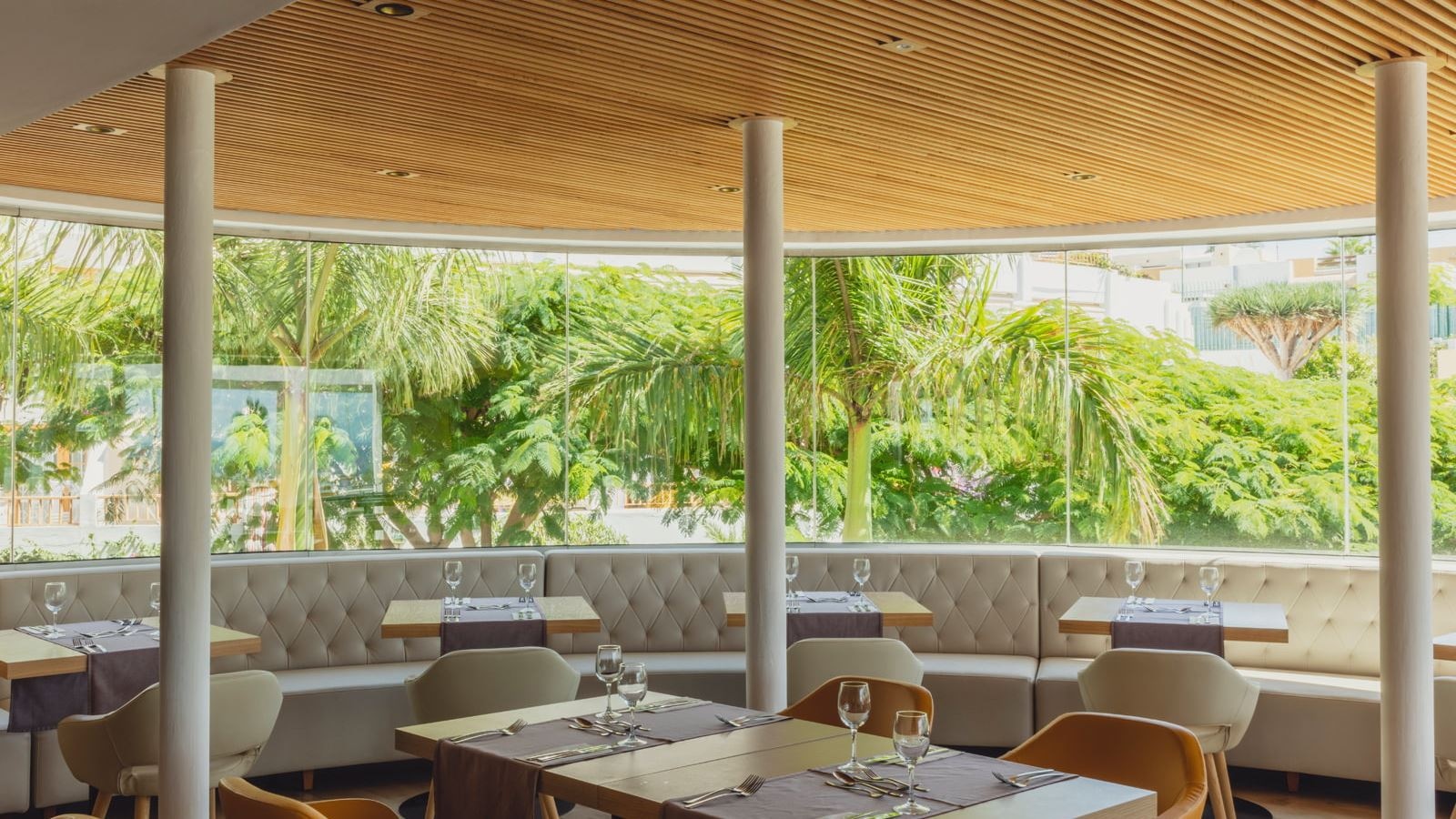 restaurants-restaurant