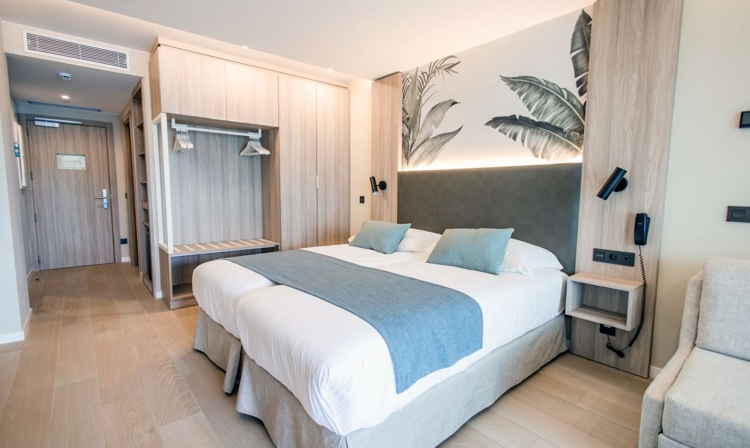 rooms-superior-double-room-with-limited-sea-view