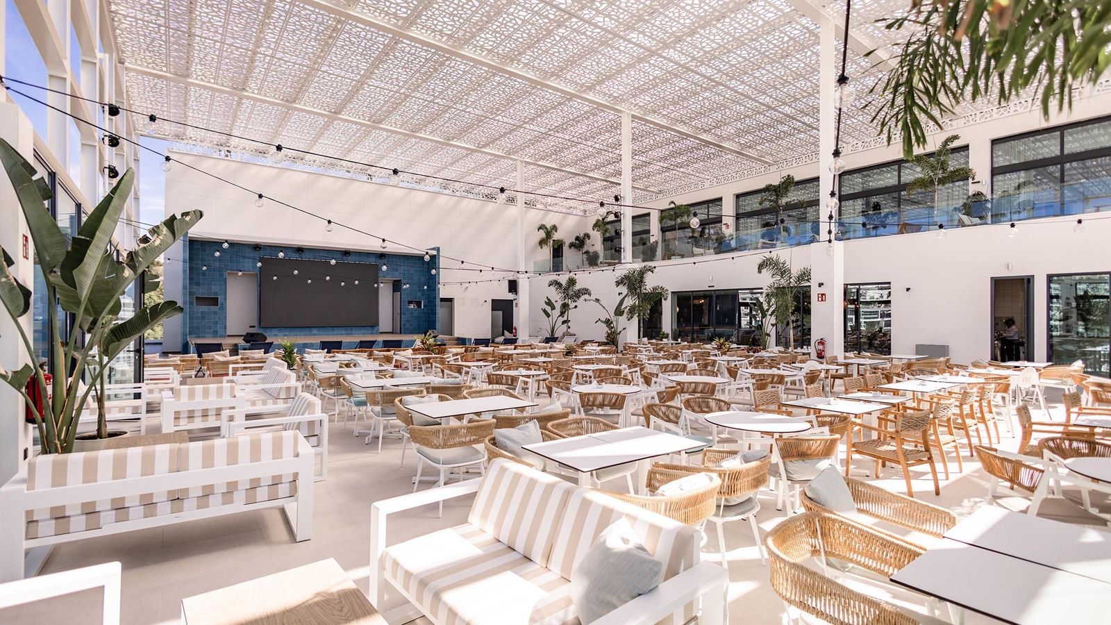 bars-pool-bar-the-all-incllusive-ends-at-2300h