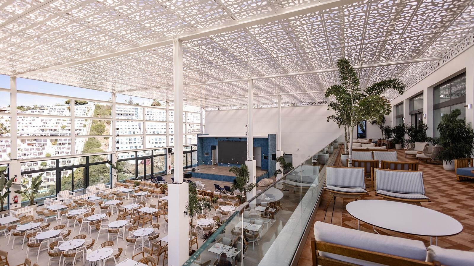 bars-pool-bar-the-all-incllusive-ends-at-2300h